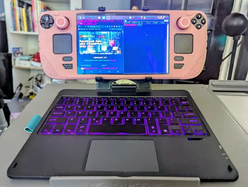steamdeck in a decktop keyboard thingy